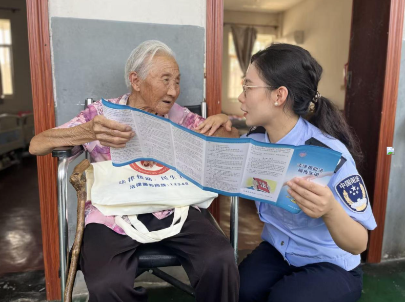 安徽枞阳：法律援助志愿者为老年人撑起&ldquo;法治晴空&rdquo;