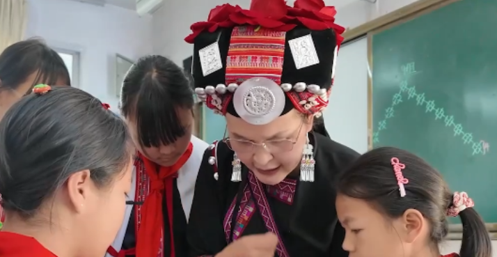 我要学无人机：云南弥勒一小开学第一课