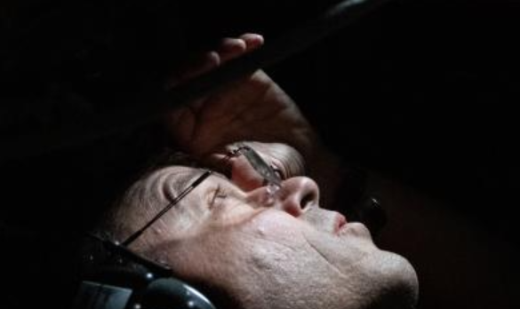 美载人绕月飞船开始返回地球之旅
