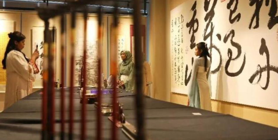 东西问丨熊仲卿：东南亚华侨华人如何跨越时空传承文脉？